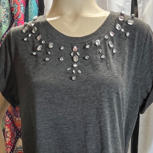 NWOT XHILARATION GRAY SHORT SLEEVE TEE WITH LARGE GEM EMBLESHIMENTS. SIZE L - Picture 3 of 5
